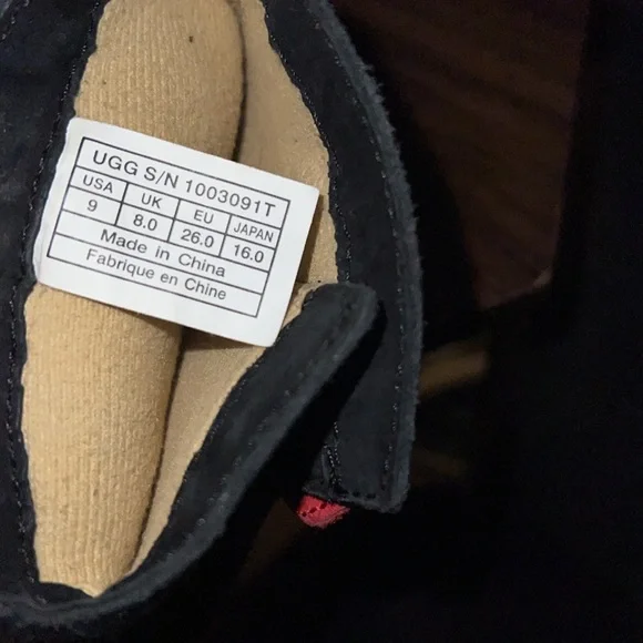 Ugg Australia black with red 3d flowers baby/ toddler size 9  display picture 3